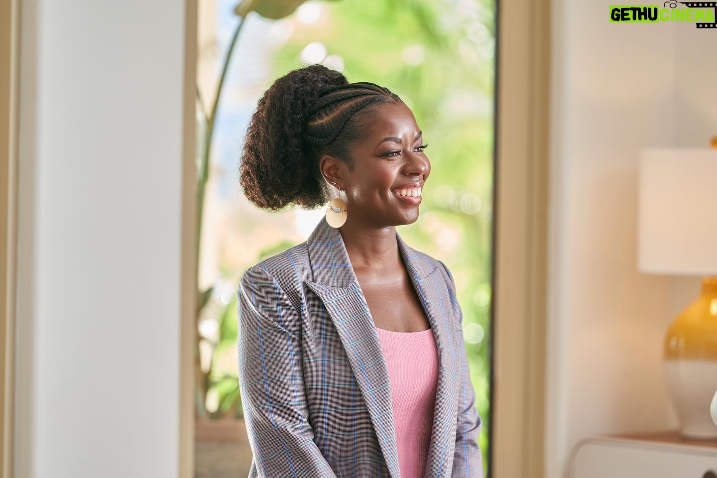 Camille Winbush Instagram - Now that all my Thanksgiving leftovers have been eaten, have y’all seen @holidayhideawaymovie yet? What did you think?! If you haven’t, you’ve still got time. Streaming now on @betplus #holidayhideaway #christmas