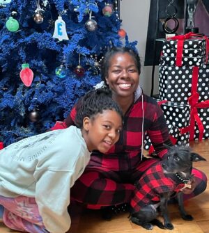 Camille Winbush Instagram - One of us is terrified. One of us is a grown up. One of us is an 8yr old. 
Can you tell who’s who? 
Merry Christmas 🎄