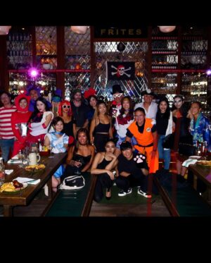 Cammy Chiang Instagram - 水星祝大家，萬聖節快樂！🎃

月光仙子生日被召喚來慶生😉🌙
Happy Birthday and Happy Halloween to our craziest and cutest girl.🎃❤️😘🎂

#代替月亮來懲罰你
#今年過得很認真
#朋友小時候媽媽不給穿月光仙子長大後圓夢
#第三張照片是生日的月光仙子🌹