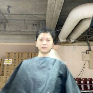 Cammy Chiang Instagram - 訓練有素的懸空睡覺法😴😪

今天是中元節
🤓要記得收看，《百味小廚神：中元大餐》喔～

拍攝途中因為遇到疫情，有停拍一年，
本來的設定有清美燒傷的特殊化妝。後來復拍取消了這個部分。

是個有趣的體驗～和大家分享～

Makeup Artist:
@chimaera_sfxmakeup