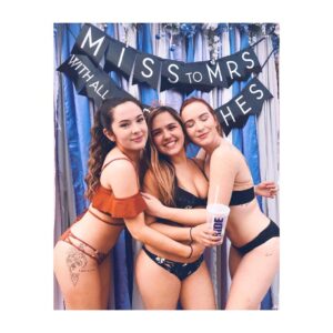Camryn Grimes Instagram - One month until this baby sis goes from Miss to Mrs! ❤️
#LegalLeeSmith