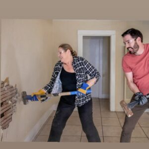 Camryn Manheim Instagram - Who knew Milo and I were so handy with power tools? 

Please tune in this Sunday night at 9pm for HGTV’s Celebrity IOU when Milo and I surprise our dear friend with a kitchen remodel. #HGTV #CelebIOU 🏡🔨🏡

Bring tissues.