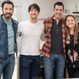 Camryn Manheim Instagram - Who knew Milo and I were so handy with power tools? 

Please tune in this Sunday night at 9pm for HGTV’s Celebrity IOU when Milo and I surprise our dear friend with a kitchen remodel. #HGTV #CelebIOU 🏡🔨🏡

Bring tissues.