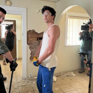 Camryn Manheim Instagram - Who knew Milo and I were so handy with power tools? 

Please tune in this Sunday night at 9pm for HGTV’s Celebrity IOU when Milo and I surprise our dear friend with a kitchen remodel. #HGTV #CelebIOU 🏡🔨🏡

Bring tissues.