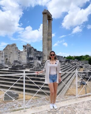 Canan Maktal Instagram - Antik çağın en iyi korunmuş tapınakları arasında yer alan
Helenistik dönemin kehanet merkezi #didymaapollontapınağı 🌬️