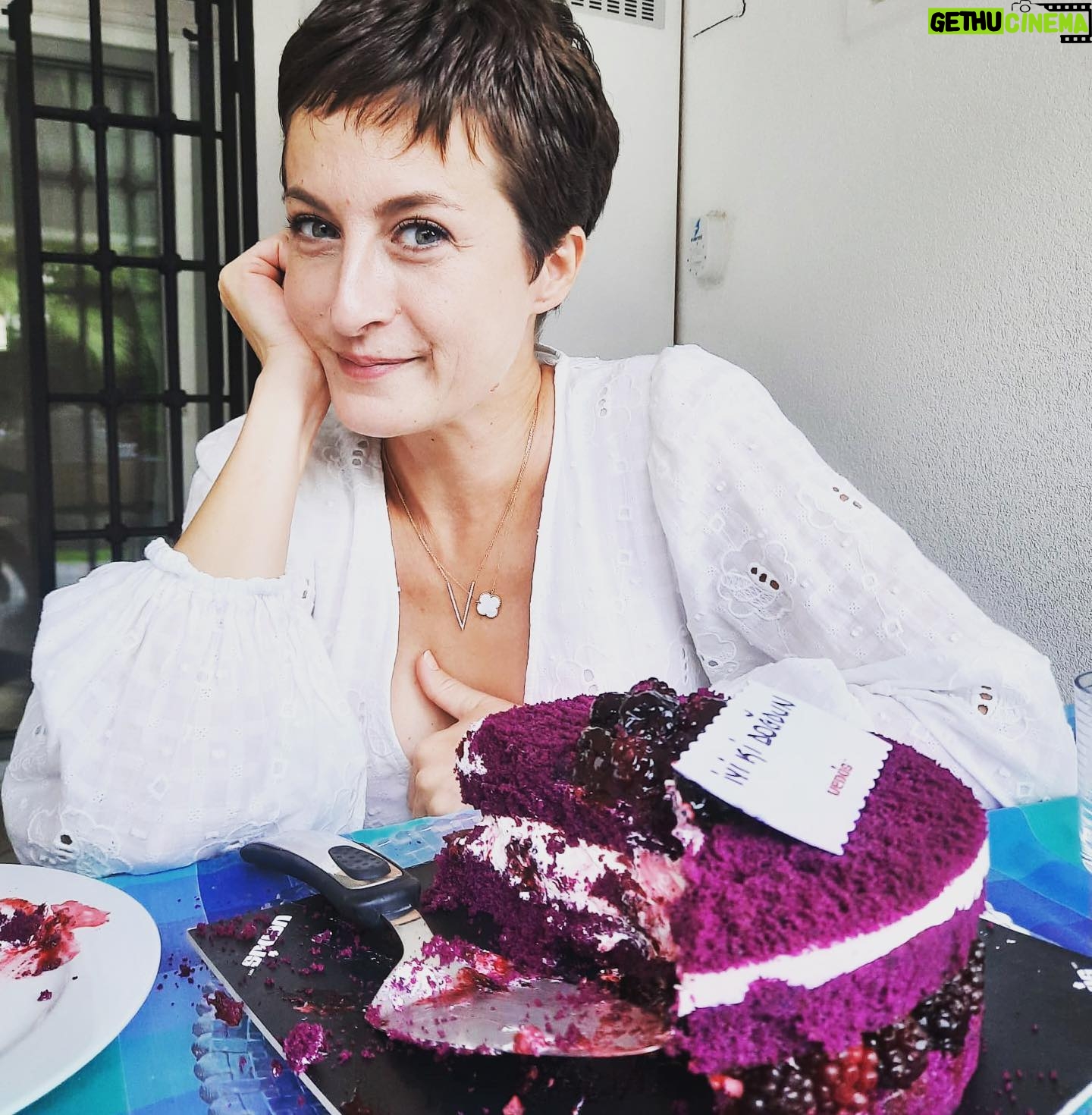 Canan Ergüder - 40.7K Likes - Doğum günümü kutlayan herkese çooooook teşekkür ederim. ❤️❤️❤️❤️