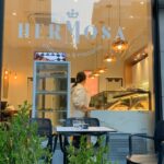 Canan Ergüder Instagram - @hermosachocolate artık yeni adresiyle karşınızda. Ömer Paşa Sokak no: 36 Erenköy'deki yeni aile işletmemize bekleriz.