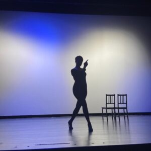 Canan Ergüder Instagram - Sahne, bana geçen yılları hatırlatmayan, üstündeyken ruhumun yeşerdiği, zamanın durduğu, beni yaşsız hissettiren tek yer. 27 Martımız kutlu olsun 🎭