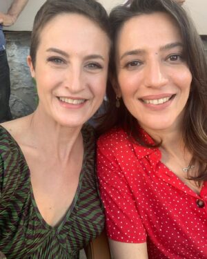 Canan Ergüder Instagram - Bugün veda günü vol1. Canım arkadaşlarıma, suya yazı yazdığımız bir işe daha güle güle. @oglumtvdizi İzlediğiniz için teşekkürler.