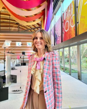 Candace Nelson Instagram - Last week, I had the honor of being a keynote speaker for the UCLA Anderson School of Management Velocity Women’s Leadership Summit.

It was truly a celebration of the power and impact of women ❤️ 

I loved connecting with so many business school students, many of whom are already building companies!

Women are the future! 💪🏻 Thank you @uclaanderson
 
(Styling:  @smythebrand @gucci @staud @gabrielagearst @ofthemomnt) 
 
#womeninbusiness #womeninbiz #womeninspiringwomen #womenentrepreneurs #womenentrepreneurship #femalentrepreneurs #publicspeaker #publicspeakers #uclabusiness