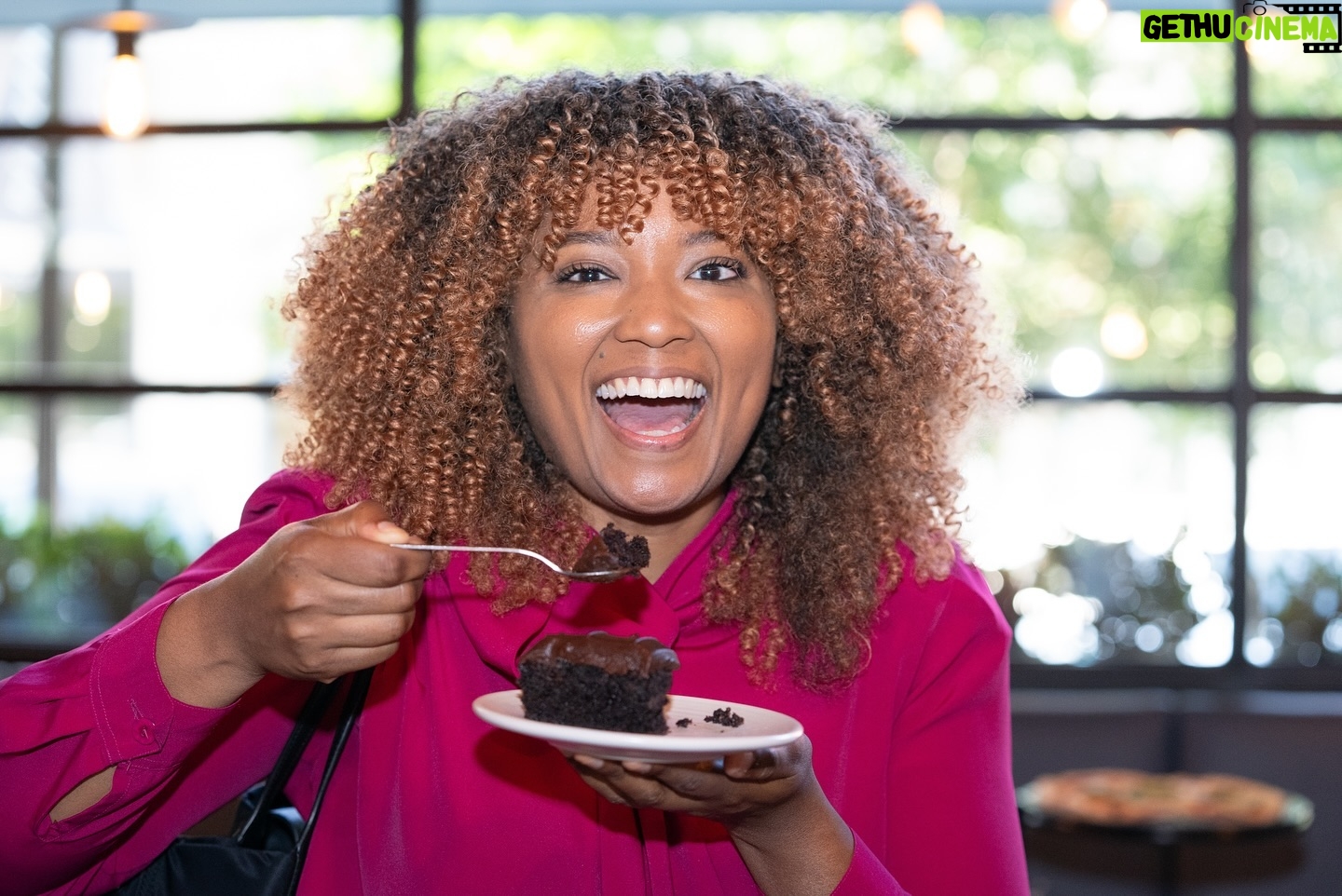 Candace Nelson Instagram - It’s always a party at Pizzana! 🥂✨ @candacenelson and @iamkatweaver hosted a female founder event at our Dallas location, and it did not disappoint! Who says networking has to be boring? At Pizzana, we’re all about inspired gatherings AND delicious food 🍕 #pizzana #womensnetworking #womenentrepreneurs #womenentrepreneurship #femalefoundersunite #pizzanalove #dallasrestaurants #femalefounders