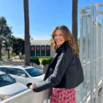 Candace Nelson Instagram - @sharktankabc heads back to high school ⏮️📓🚌 Rendondo Union High School welcomed me, @kevinolearytv and @robertherjavec to speak to its students about our Shark Tank experiences, entrepreneurship, self-confidence and chasing your dreams. I am fortunate to be able to speak to a broad range of professional organizations, trade associations, corporate audiences and colleges around the country. Getting a chance to inspire this auditorium of entrepreneurial high schoolers however, was a uniquely rewarding experience! Where should we head next? 🦈😉 #motivationalspeaking #publicspeakers #sharktank #sharktankabc #abcsharktank #youngentrepreneurs #nextgenerationofleaders #inspirethenextgeneration