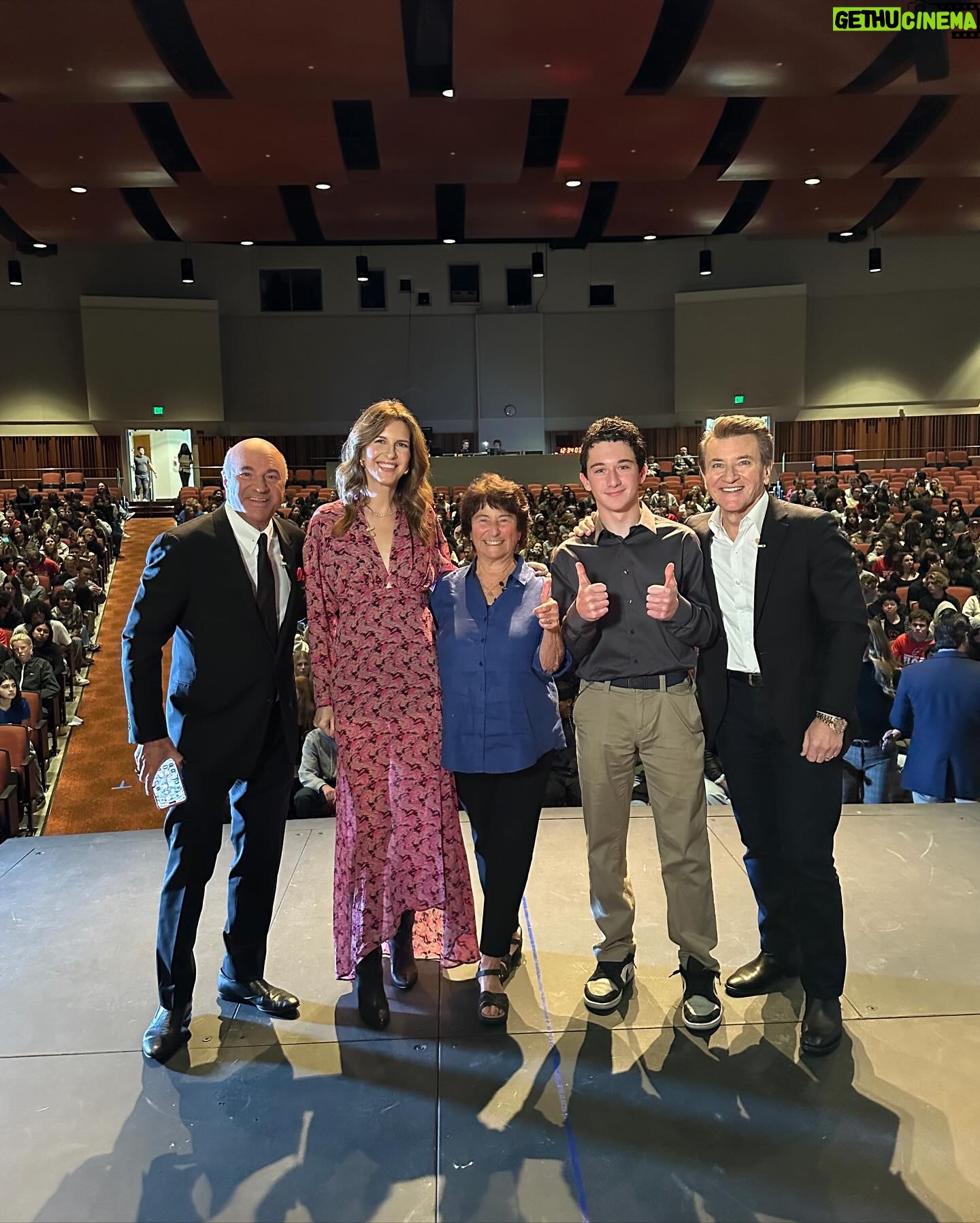 Candace Nelson Instagram - @sharktankabc heads back to high school ⏮️📓🚌 Rendondo Union High School welcomed me, @kevinolearytv and @robertherjavec to speak to its students about our Shark Tank experiences, entrepreneurship, self-confidence and chasing your dreams. I am fortunate to be able to speak to a broad range of professional organizations, trade associations, corporate audiences and colleges around the country. Getting a chance to inspire this auditorium of entrepreneurial high schoolers however, was a uniquely rewarding experience! Where should we head next? 🦈😉 #motivationalspeaking #publicspeakers #sharktank #sharktankabc #abcsharktank #youngentrepreneurs #nextgenerationofleaders #inspirethenextgeneration