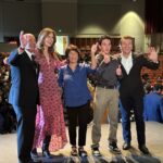 Candace Nelson Instagram - @sharktankabc heads back to high school ⏮️📓🚌 Rendondo Union High School welcomed me, @kevinolearytv and @robertherjavec to speak to its students about our Shark Tank experiences, entrepreneurship, self-confidence and chasing your dreams. I am fortunate to be able to speak to a broad range of professional organizations, trade associations, corporate audiences and colleges around the country. Getting a chance to inspire this auditorium of entrepreneurial high schoolers however, was a uniquely rewarding experience! Where should we head next? 🦈😉 #motivationalspeaking #publicspeakers #sharktank #sharktankabc #abcsharktank #youngentrepreneurs #nextgenerationofleaders #inspirethenextgeneration