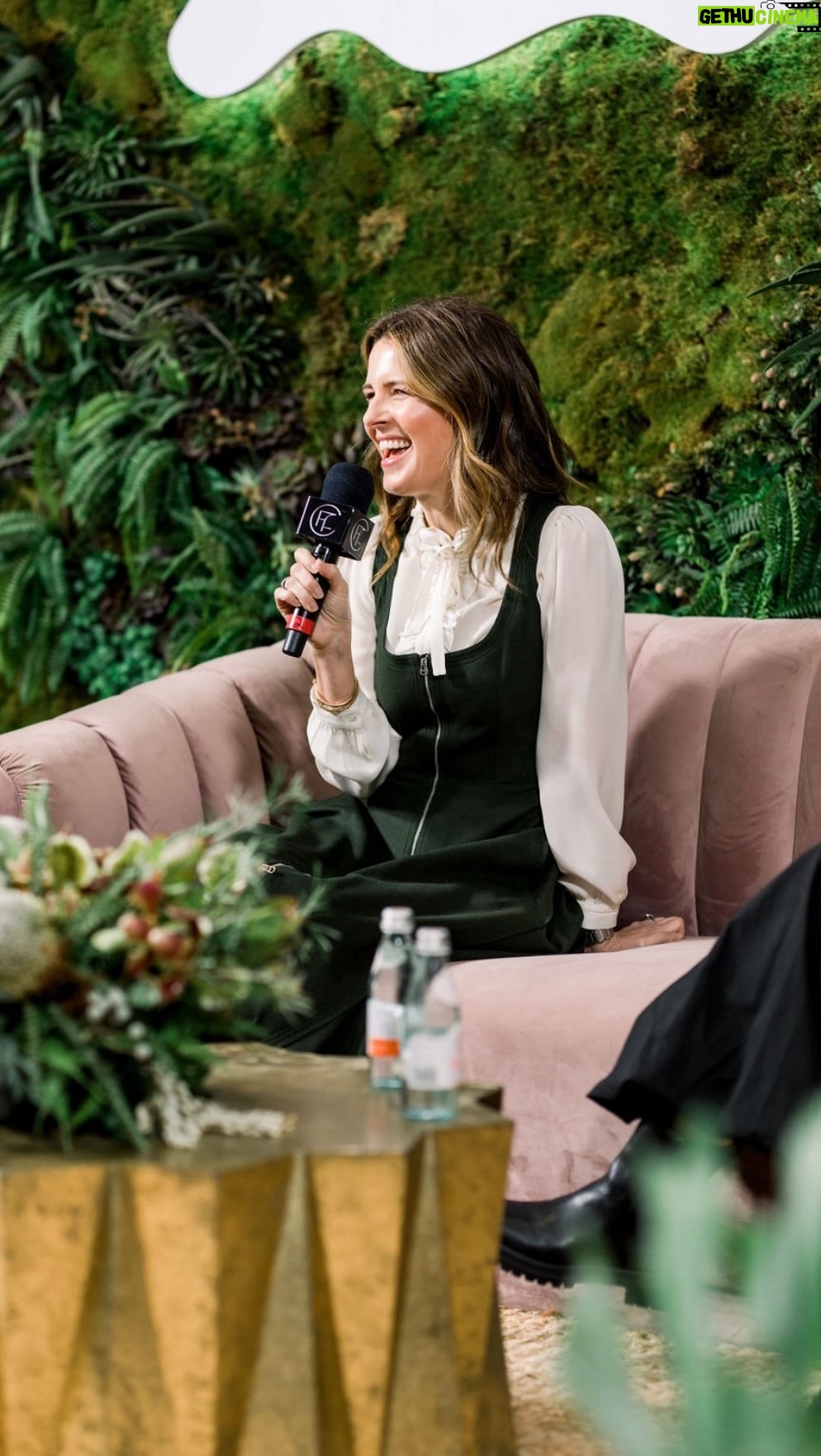 Candace Nelson Instagram - Here’s what this community is all about... ➡️ Sharing my entrepreneurial journey with you (from founding Sprinkles Cupcakes, to Pizzana, to Shark Tank) and all the lessons I’ve learned along the way ➡️ Bringing you the tools you need to build your brand ➡️ Empowering women to step into their inner power If this sounds like it’s for you, welcome 👋🏻❤️ Jump in the comments and tell me who you are and how I can help empower YOU in your journey! I’m so proud of my community of ambitious women, aspiring entrepreneurs and passion-pursuers. I’m always looking for new ways to deliver value, one of which being my weekly newsletter 💌 (Comment “newsletter” to sign up!) Between you and me, I’m also working on a brand new way to bring entrepreneurial education and mentorship to my followers 👀 Any guesses on what it could be? 👇🏻 #igcommunity #entrepreneurcommunity #ambitiouswomen #aspiringentrepreneurs #businesscommunity #entrepreneurwomen #entrepreneuradvice #onlinecommunity #candacenelson #entrepreneursconnect