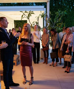 Candace Nelson Instagram - 🥂Loved kicking off @friezeofficial by celebrating my fabulous friend @sarastorydesign and her stunning new book The Art of Home.

Sara is an @archdigest 100 designer known for her impeccable style, passion for collecting, globetrotting adventures, and the most magical, infectious laugh. ✨ 

Thank you to everyone who came out to support!

Here's to many more adventures and lots of laughter, Sara! 🌍💖 

dress @anothertomorrow @bpcm 
styling @ofthemomnt 
hair @andrewzepeda 
makeup @jamiekeller
bites @thecleanpalette 
treats @sprinklescupcakes 
cocktails @lalospirits @mixbydanielle 
📷 @mikmilman