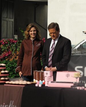 Candace Nelson Instagram - 💔 In shock and sorrow over the sudden loss of a local TV legend, gentleman, family man and friend whose infectious enthusiasm brightened every room. #SamRubin

From shared moments frosting cupcakes with his beautiful wife in my kitchen to countless @KTLA appearances, Sam Rubin’s kindness and generous spirit touched me deeply. We met almost two decades ago and instantly bonded over our shared love for cupcakes and his signature cupcake eating technique (swipe to see Sam demonstrate his “cupcake sandwich”). 

Sending love and prayers to his wife, children and KTLA family.  Heartbroken.
@samontv @ktla5news