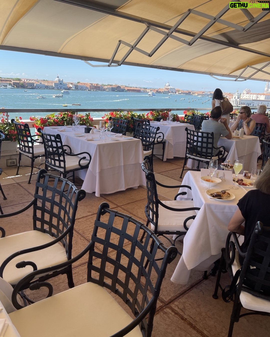 Candice Bergen Instagram - Not a bad way to start your day…