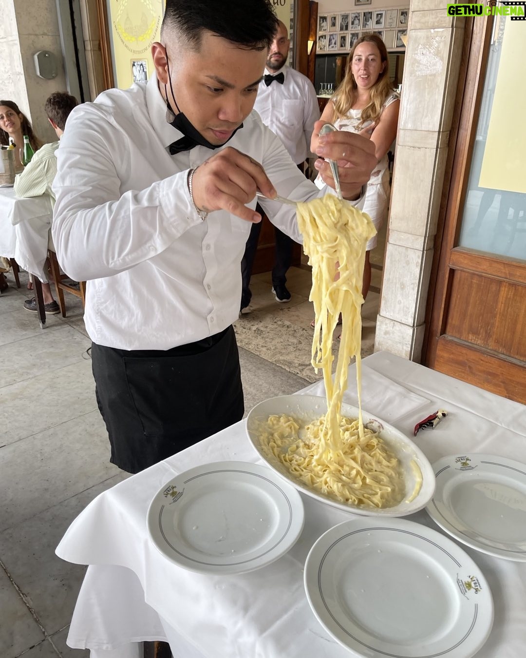 Candice Bergen Instagram - Alfredo’s in Rome. Insanely great pasta. Last time I was here I was 14 with my parents.