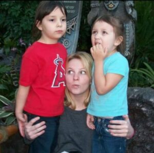 Candice LeRae Instagram - The ones who truly taught me to “enjoy it while you can. It goes by so fast.” 🧡💚🐻🥺 #nieces #aunt