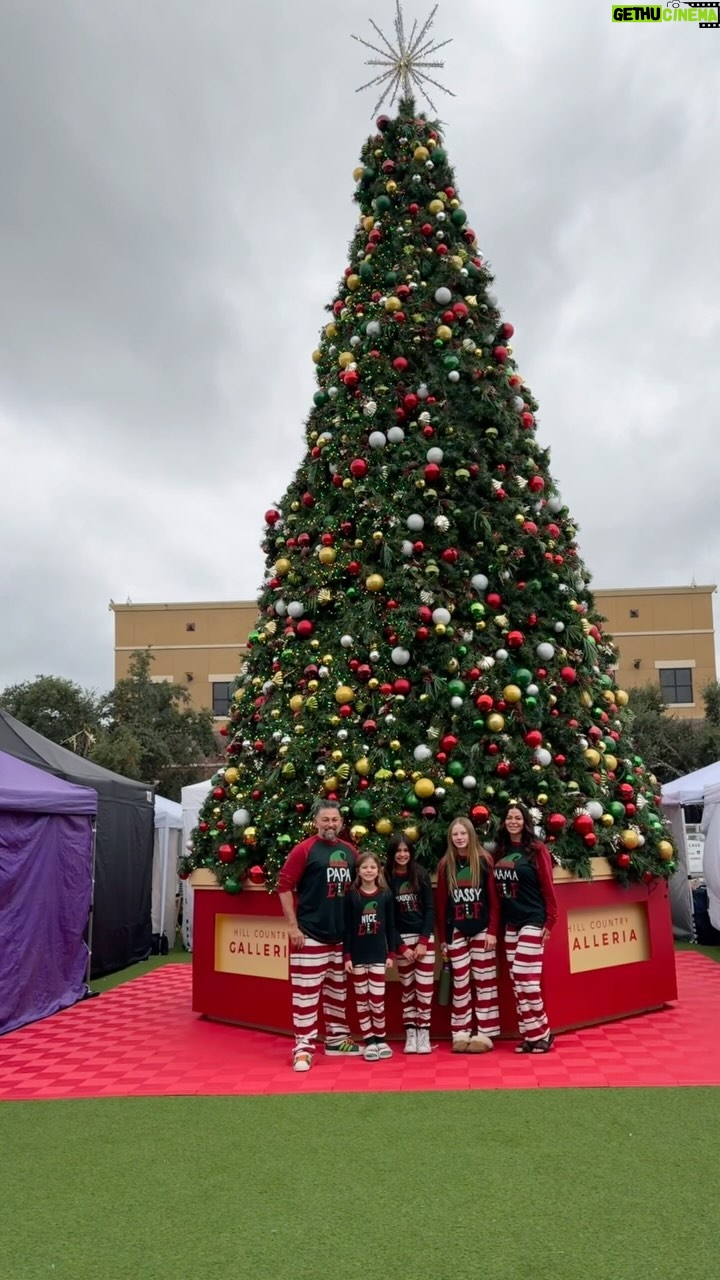 Candice Michelle Instagram - Merry Christmas from Texas yall! #christmaspajamas #ehrlichgirlz