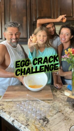Candice Michelle Instagram - #eggcrackchallenge accepted! The #ehrlichgirlz weren’t amused! 😂 #alohavon #ryumigrace egg crack challenge