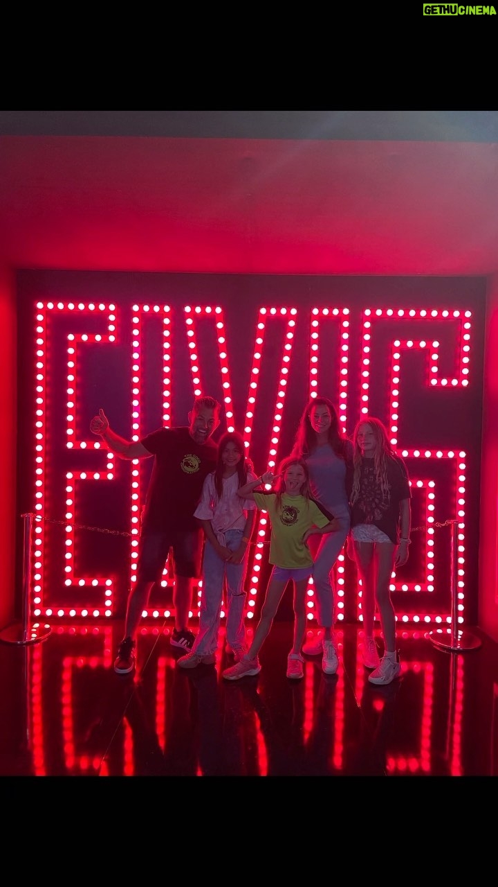Candice Michelle Instagram - #graceland visiting The King! #ehrlichgirlz making memories! #dothatshitnow #tcb @elvis