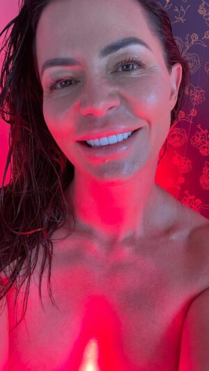 Candice Michelle Instagram - God give us all a light in our hearts. LET IT SHINE!  I had to post this before something egoic wanted to keep me from not posting like I have no make up on, I’m not a singer, someone may judges me. No way is anyone gonna dim my light! Shine ✨ on Champs! #Biocharger #houseofhealing #emotionalalignmentcoach