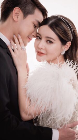 Candy Ice Instagram - 我们漂亮的结婚照 @precious_wedding 
华丽高贵的珠宝 @tomeiofficial