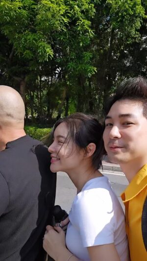 Candy Ice Instagram - 那一天我们两个人去了黄浦古港随便逛逛，随便吃吃，宝贝还买一个玉环送我 虽然不是什么贵珠宝但是我好喜欢马上就戴上😍 回酒店的时候没有车 所以我们就坐了最道地的电车🥰 虽然简简单单 不过有你在身边我觉得很辛福💕 两个人在一起简单也可以很开心