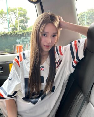 Candy Wong Instagram - ·
去邊度玩啊？🧚🏻‍♀️🚗✨💜