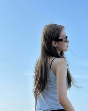 Candy Wong Instagram - ·
藍天和海總能治愈一切🌊☀️🤍