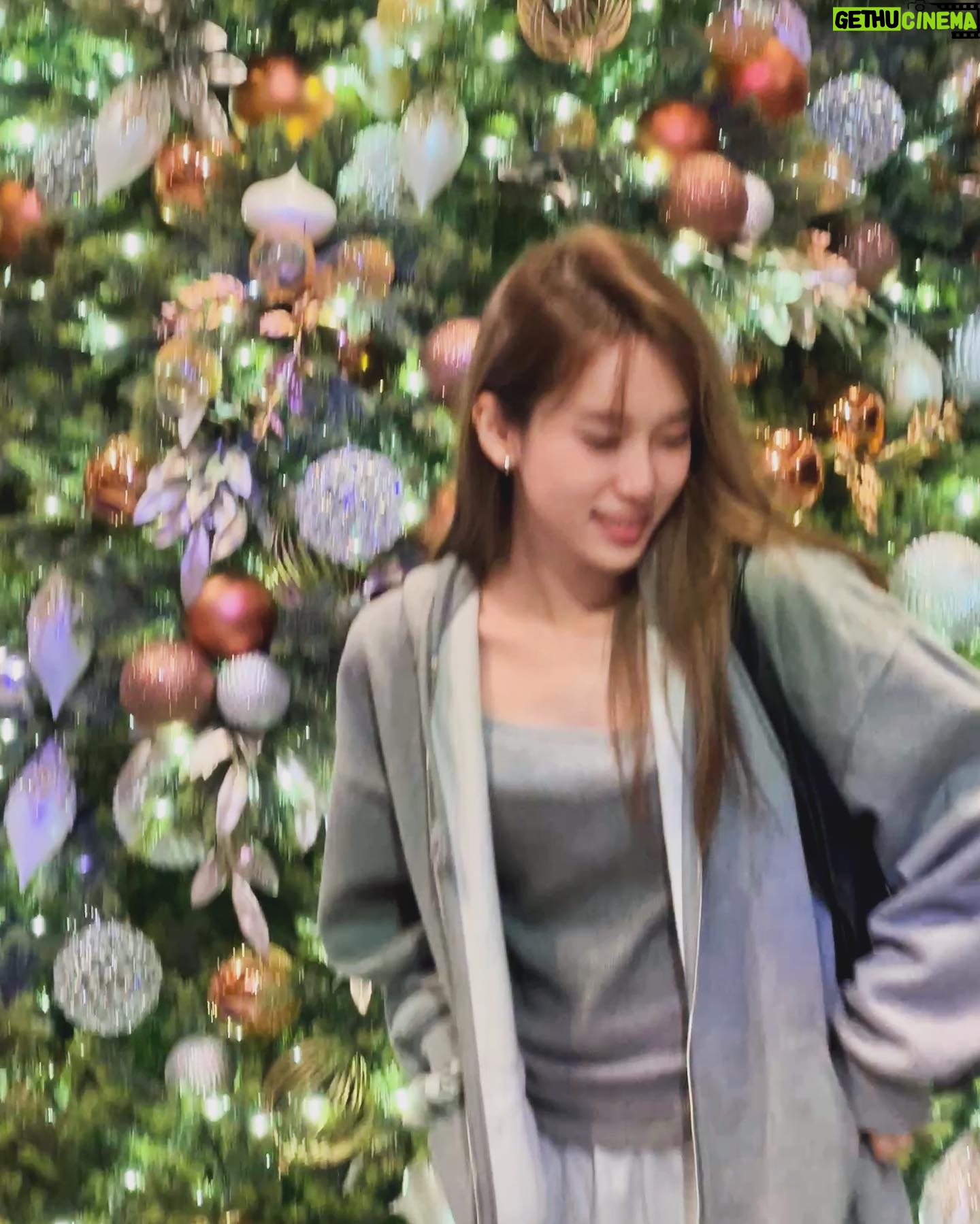 Candy Wong - 8.5K Likes - .
Happy Boxing Day🌲⭐️🍷