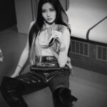 Candy Wong Ka Ching Instagram - { 𝑾𝒆’𝒓𝒆 𝒔𝒐 𝒕𝒚𝒑𝒊𝒄𝒂𝒍✨🕶️} - 睇咗MV未？？！💥 好鍾意呢個壞壞的造型 妝同埋個駁髮都很愛！🥹 下個po出credit～🏹🐴🫶🏻