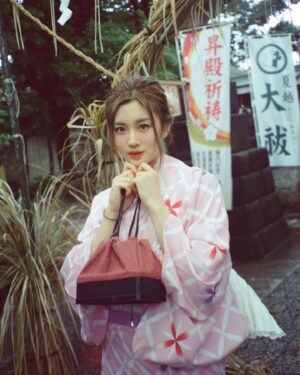 Candy Wong Ka Ching Instagram - 有點jet lag 的浴衣first try 紀錄👘✨
Photos by 筒💙 @_marifemarife_