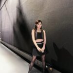 Candy Wong Ka Ching Instagram - （大家請放心… 相信呢個時間我應該係進入夢鄉） 這只是一個scheduled post 😛 原諒我沒有排版的概念 經過三日演唱會 再緊接一個考試 還未有時間揀演唱會的照片 但想記錄一下今日個look🖤✨ 感激 @janicew_mua 將我化到好精神😚🫶🏻 再幫我影相 hehe~~