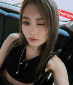 Candy Wong Ka Ching Instagram - Random update~%*🗓️—黑髮前後💇🏻‍♀️
 
Pic 1&2 : @_marifemarife_