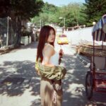 Candy Wong Ka Ching Instagram – 全部媽媽視角🎞️（有點厭世…haha)
喺全年最凍嘅一日throwback 返去夏天
順便講句冬至快樂❤️✨

P.S.覺得圖三隻有啲似 @mic_mic0827 所以影低