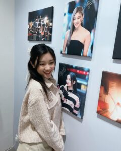 Candy Wong Ka Ching Instagram - Officially 20 1 🎂 Thanks for all the blessings❤️✨ - 生日最開心係可以食我bookmark 咗好耐嘅蛋糕ssssss🤪