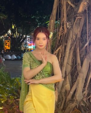 Cao Lu Instagram - 야시장 구경중❤️#차오루 #여행 중