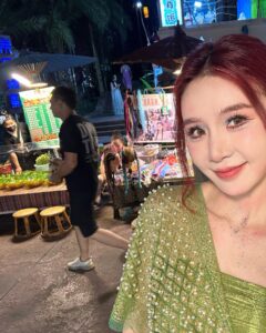 Cao Lu Instagram - 야시장 구경중❤️#차오루 #여행 중