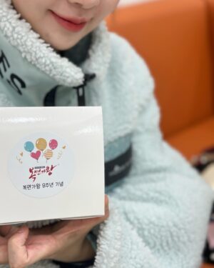 Cao Lu Instagram - 복면가왕8주년 축하드려요 ㅋㅋ. ❤️두번째로 나와서  더 떨리네요 ～넘 ～오렛만에 시청자여러분한테 인사 드리네요. 여러분 잘 지내셨죠? 항상 보고싶었어요. 그리고 우리 피에스타 멤버들 너무 고마워요. 혜미 노래골라주고 녹음까지해주고 재이가 몇일내내 나한테메니져역할해주고 조금만 봉봉이차 나를 끌고 다니고 ㅋㅋ 모든순간 넘 소중하고 행복했어요. ❤️사랑해 우리 멤버들
