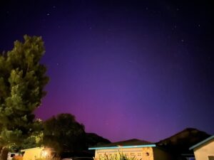 Cara Jade Myers Instagram - My neighbors probably thought I was batshit crazy standing in the middle of the street in my robe & moccasins at 2 am taking pictures of the house across the street. 🤣🤣 🤣
So cool to see the Northern Lights in Los Angeles!! 🩷💜🩵🩷💜🩵 And no enhancement or filters used! Just the natural beauty of nature. 
I’m manifesting so much goodness and happiness with this rare solar event. ☀️☀️☀️ 2024 is just the start of some amazing things, I can feel it. ✌🏼✌🏼✌🏼