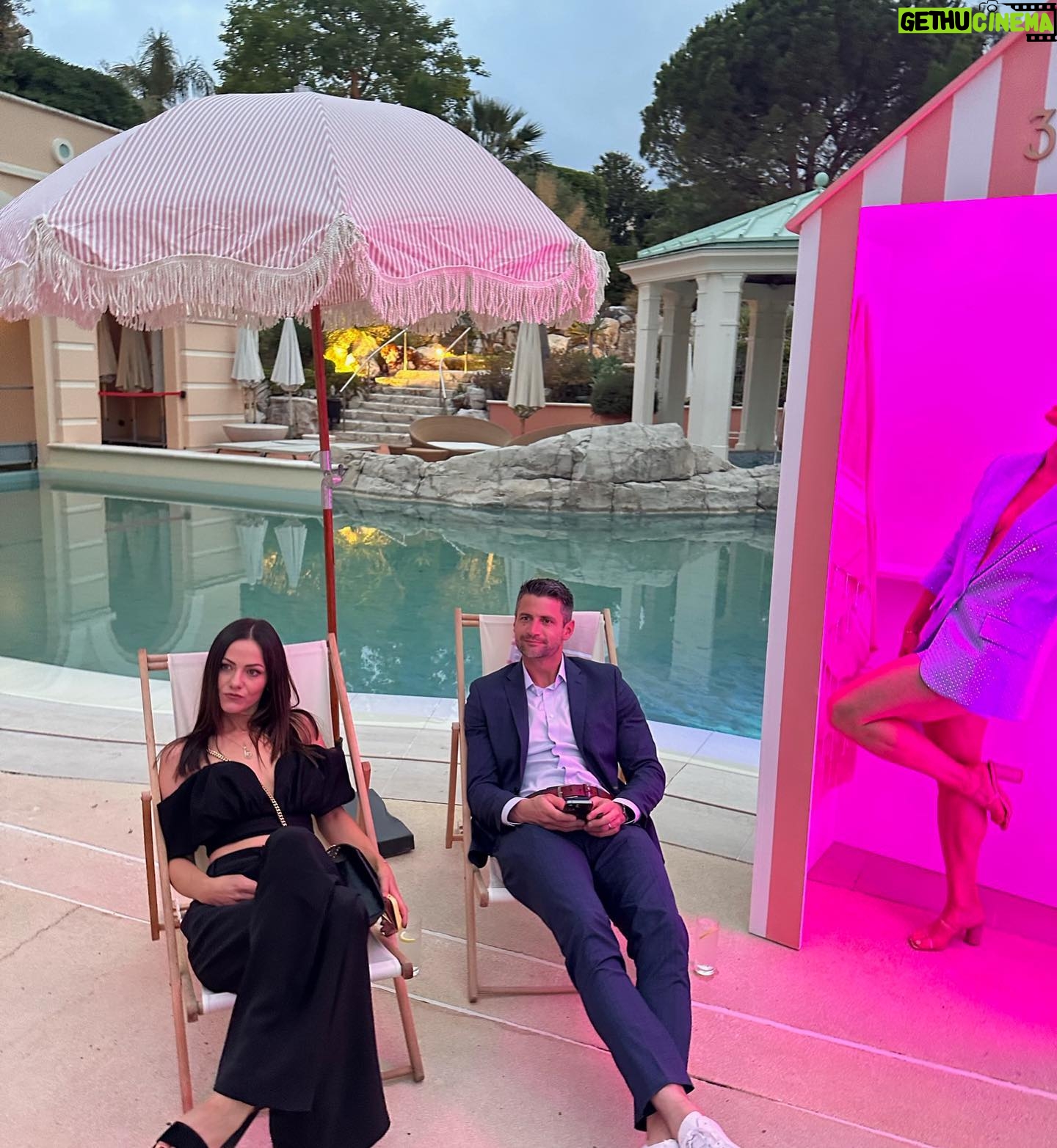 Cariba Heine Instagram - Hogging the limelight. And the pink light🍉