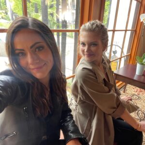 Cariba Heine Instagram - Sneaky behind the scenes (Alex’s selfies😌) from @everyoneisdoinggreat because we can barely contain our excitement and are so ready to share ep1 with @seriesfest in Denver. I’ve never been to Denver, all I hear is great things. I’m packed and ready🧳To🏔️Go🏜️
