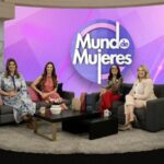 Caridad Canelón Instagram - Aquí, con mis queridas @albacmujica @eylaadrian y @gizelmobayed en la grata entrevista que me hicieron en su programa Mundo de Mujeres, transmitido por @ivcnetworks para contarles acerca de las nuevas funciones de Esperando al Italiano, el 6 y 7 de Julio en el Centro Cultural de Arte Moderno y contarles un poco también, de mi carrera como artista. 🩷 Alba, Eyla, Gizel, gradecida con ustedes y con todo el equipo técnico, y de producción, por el cariño y hermoso recibimiento, que me hizo sentir en casa y muy feliz.🩷 Mundo de Mujeres Equipo Técnico: @Props_film1512 - Argenis Ron @Alex.mujica1 - Alexander Mujica @Fabianecoba- Fabián Enrique Coba @Guerrehernan16- Hernan Guerrero Suadsaru - Sumaya Adela @Melimelimm - Melisa Márquez Producción: @cindymendozaoficial