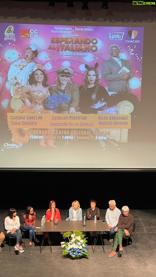 Caridad Canelón Instagram - Hoy en nuestra estupenda rueda de prensa en el @cculturalchacao Agradecidos por tan maravillosa tarde con los medios ✨✨✨ Gracias @duquescritor por tu maravillosa gestión ✨✨✨ Como siempre nuestros amigos de @alquadrado.pizza nos acompañaron en esta rueda de prensa para agasajar a todos los medios que nos acompañaron hoy 💜✨✨✨ Los esperamos este sábado 24 a las 7 pm y domingo 25 a las 5 pm en @cculturalchacao entradas en las taquillas del centro cultural o por @liveri.ve ✨✨✨ 2 ÚNICAS FUNCIONES 🚀🚀🚀 Mi Outfit @natashamoda #Esperandoalitaliano
