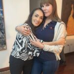 Caridad Canelón Instagram - Amistad!!! Una palabra que nos ha acompañado a ambas por 3 décadas 🫶💜 te quiero mi @caric7 Miren que bella está nuestra Caridad Canelón 💜brindo por nuestra maravillosa amistad 🥂 Feliz jueves mis queridos amigos 💜 #HildaAbrahamz #CaridadCanelon #amigasporsiempre