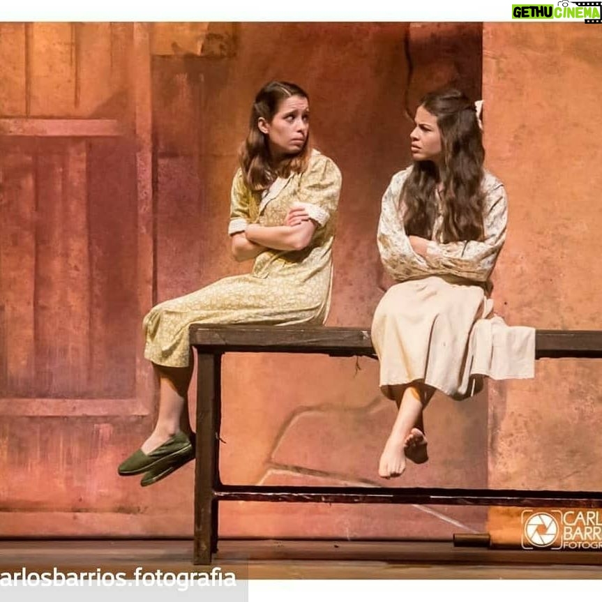 Caridad Canelón Instagram - Te esperamos en estas tres nuevas funciones que se abrieron a petición del público! SÁBADO 4 PM. DOMINGO 11 AM y 4 PM. Reposted from @carlosbarrios.fotografia (@get_regrann) - 𝑪𝒂𝒔𝒂𝒔 𝑴𝒖𝒆𝒓𝒕𝒂𝒔 . "La gente siempre es buena en esta tierra. Los malos no son gente". Miguel Otero Silva . . Versión: Jan Vidal @janvidalr Dirección: Javier Vidal @javiervidalpradas Producción: Evelin Nava @evelinnavaproducciones . . . #casasmuertaslaobra #literarura #artesescenicas #migueloterosilva #teatro #actuación #actriz #actor #actingphotography #venezuela #caracas #teatrochacao #centroculturalchacao - #regrann