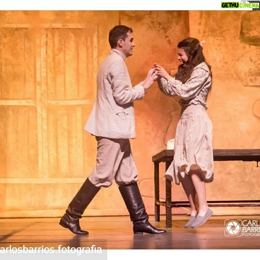Caridad Canelón Instagram - Te esperamos en estas tres nuevas funciones que se abrieron a petición del público! SÁBADO 4 PM. DOMINGO 11 AM y 4 PM. Reposted from @carlosbarrios.fotografia (@get_regrann) - 𝑪𝒂𝒔𝒂𝒔 𝑴𝒖𝒆𝒓𝒕𝒂𝒔 . "La gente siempre es buena en esta tierra. Los malos no son gente". Miguel Otero Silva . . Versión: Jan Vidal @janvidalr Dirección: Javier Vidal @javiervidalpradas Producción: Evelin Nava @evelinnavaproducciones . . . #casasmuertaslaobra #literarura #artesescenicas #migueloterosilva #teatro #actuación #actriz #actor #actingphotography #venezuela #caracas #teatrochacao #centroculturalchacao - #regrann